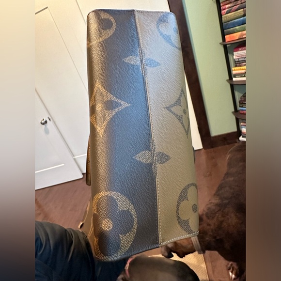 Louis Vuitton Handbags - Louis Vuitton MM Monogram Tote